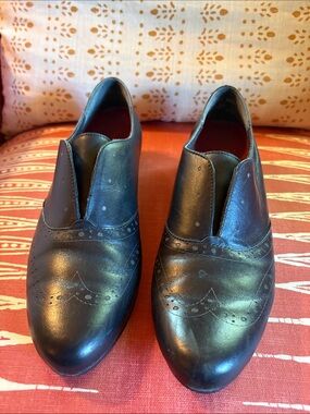 Munro Women’s Black Leather Slip-On Brogue Perforated Round Toe Flats AAAA 9